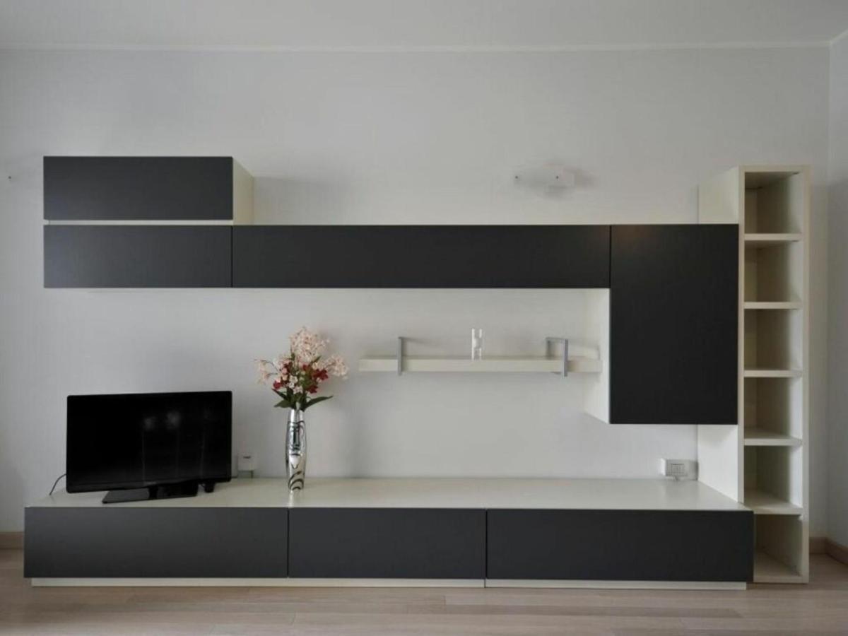 Apartment Cola Di Rienzo By Halldis
