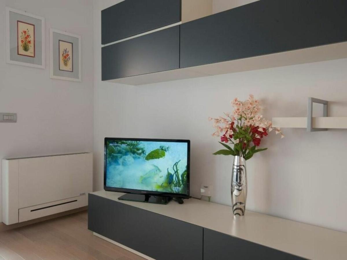 Cola Di Rienzo By Halldis Apartment Mailand