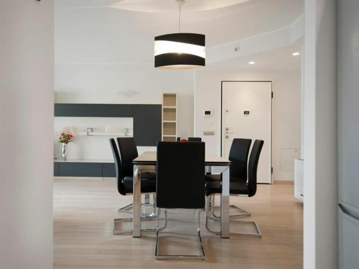 Cola Di Rienzo By Halldis Apartment